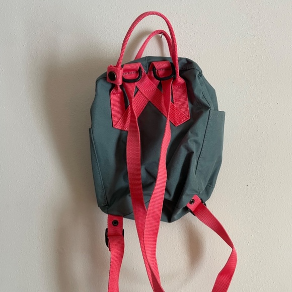 Fjällräven Kanken Sling Mini Backpack - Picture 5 of 9